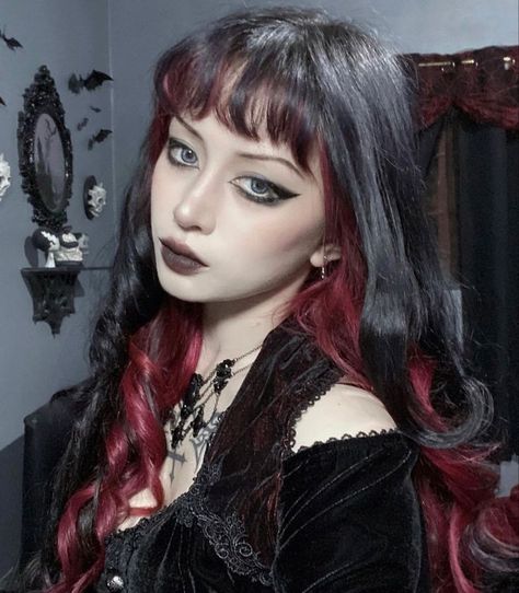 Black And Red Hair, Vampire Hair, Goth Hairstyles, Modern Goth, Gothic Hairstyles, Vibrant Hair, Goth Hair, Alternative Makeup, Pretty Hair Color