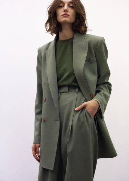 Dark Academia Fashion Pants, Woman In Suit, Chique Outfit, Mori Fashion, Chique Outfits, Green Suit, Woman Suit Fashion, Mode Ootd, Prom Outfits