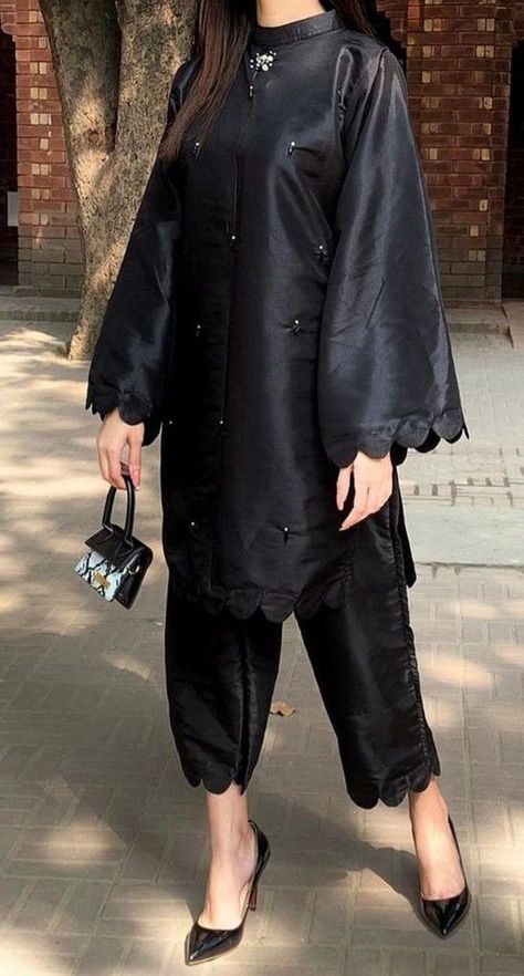 Black Suit Designs, Black Pakistani Suit, Velvet Suit Design, Diy Fashion Scarf, Fancy Suit, Pakistani Fashion Casual, Stylish Short Dresses, Simple Black Dress, Pakistani Fancy Dresses