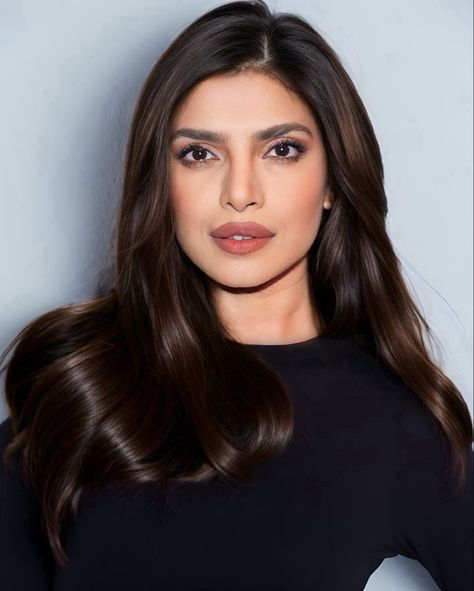 #priyankachoprajonas Priyanka Chopra Makeup Looks, Chopra Priyanka, Priyanka Chopra Hair, Priyanka Chopra Makeup, Melissa Supergirl, Music Concert Posters, Hindu Culture, Soft Glam Makeup, Deep Winter