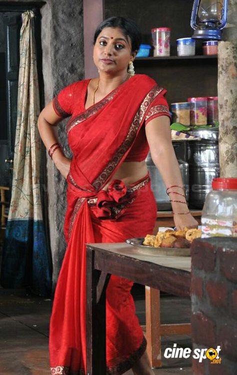 Roja Actress, Roja Hot, Saree Red, Beautiful Casual Dresses, Red Saree, Funny Picture, Aishwarya Rai, Beautiful Women Over 40, Indian Actress Hot Pics