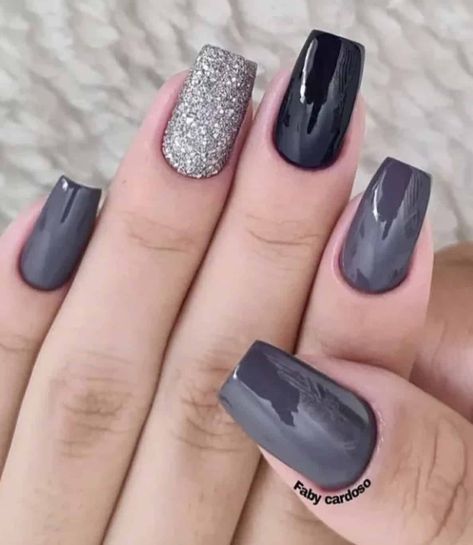 Elevate Your Style with These Stunning Black Nails Art Designs! – best 4 crafts.com Black Grey Nails, Black Nails Art Designs, Black And Grey Nails, Black Wedding Nails, Black Nails Art, Black Nail Art Designs, White Short Nails, Nail Art Black, Easy Toe Nail Designs