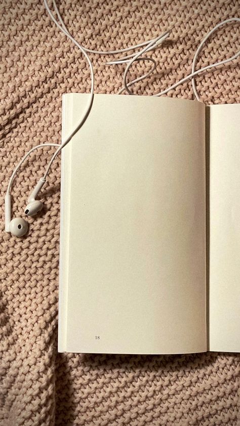 Bücher Open Notebook Aesthetic, Plain Book Page Aesthetic, Open Notebook, Empty Book, Notebook Aesthetic, Books Aesthetic, Book Aesthetic, Book Pages, Notebook