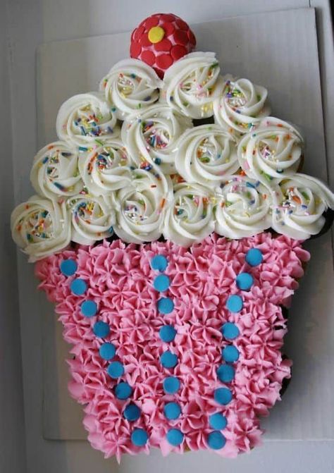 Cupcake Cake! Best Birthday Pull Apart Cupcake Cakes. Simple creative cake inspiration for a birthday party celebration. Pull Apart Cupcake, Cupcakes Design, Pull Apart Cupcake Cake, Pull Apart Cake, Cake Pulls, Cakes To Make, Cupcake Birthday Party, Pull Apart Cupcakes, Cupcake Cake Designs