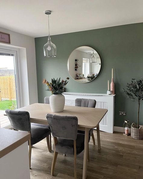 Farrow and Ball Card Room Green 79 dining room Colour Decor Ideas, Grey Green Living Room Wall Colours, Zoning Rooms With Paint, Dinning Room Green Wall, Dinning Colour Ideas, Lounge Painting Ideas, Farrow And Ball Card Room Green Kitchen, Green Wall Dining Room Ideas, Accent Wall Green Living Room