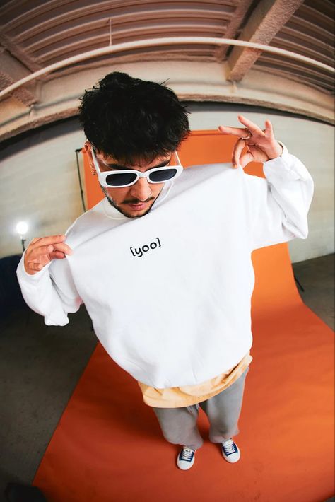 Hoodie Layout, Streetwear Poses Photo Ideas, Streetwear Photoshoot Ideas, Streetwear Poses, Streetwear Photoshoot, T-shirt Photography, Vintage Shirt Design, Icon White, Kian Lawley