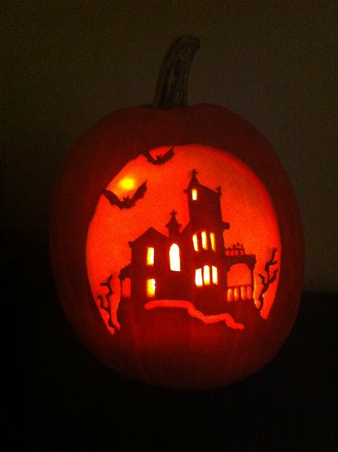 Haunted House pumpkin Witch House Pumpkin Carving, Pumpkin Carving Haunted House, Haunted House Pumpkin Carving, Easy Haunted House, Haunted House Pumpkin, Easy Pumpkin Carving Ideas, House Pumpkin, Pumpkin Tarts, Cute Pumpkin Carving