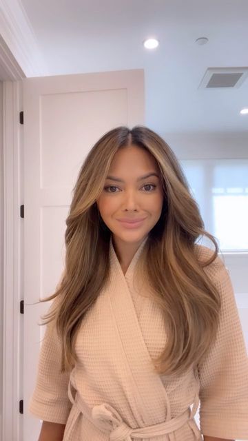 Naomi Boyer on Instagram: "Subtle Wavy Blowout for Long Hair. Link in bio for tools! #blowout #longhair #hairinspo" Soft Wave Blowout, Long Hair Blowout Hairstyles Round Brush, Center Part Blowout, Blow Wave Hair Long, Voluminous Hair Blowout, Naomi Boyer Hair, Bridal Hair Blowout, Volume Blowout Long Hair, Wavy Blowout Hair