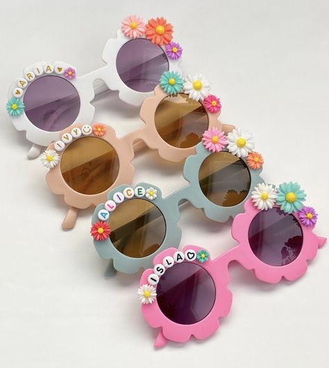 Summer Vacation Photoshoot, Diy Sunglasses, Beaded Sunglasses, Personalized Sunglasses, Flower Sunglasses, Party Favors For Kids Birthday, 10th Birthday Parties, Girl With Sunglasses, Kids Sunglasses