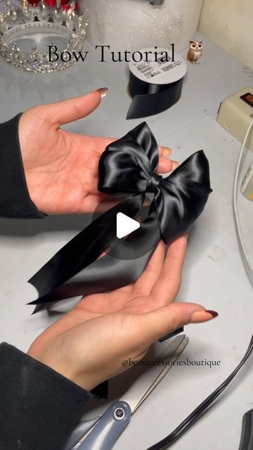 Diy Shoe Bows Ribbons, Ribbon Size Chart, Wired Bow Tutorial, Thick Ribbon Bow Diy, Bow Tie Tutorial Ribbons, Cute Bow Tutorial, Ribbon Folding Techniques, How To Tie A Bow With Ribbon For Bouquet, How Tie A Bow