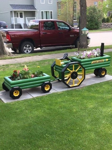 Wood Yard Decor, John Deere Crafts, Landscape Timber Crafts, Crate Crafts, Outdoor Wood Projects, Planters Ideas, Landscape Timbers, Wood Yard Art, Decorative Brackets