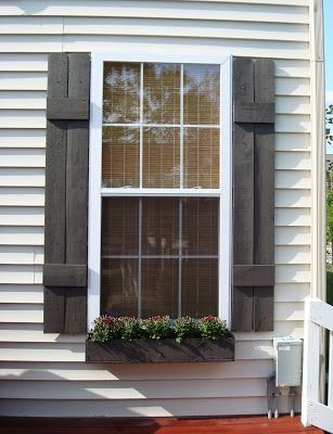 DIY window boxes - SO easy and inexpensive! Thrifty Decor Chick Shutters And Flower Boxes, Window Shutters Exterior, Window Boxes Diy, Yabu Pushelberg, House Shutters, Diy Shutters, Thrifty Decor Chick, Window Trim Exterior, Pintura Exterior