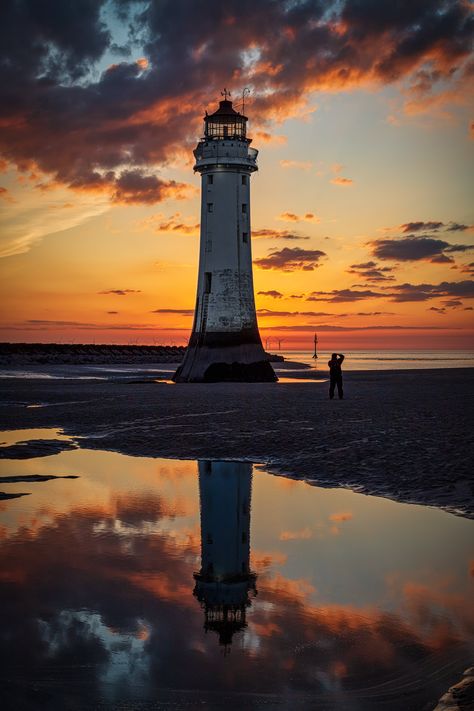 Lighthouses Photography, Not My Circus, Lighthouse Photos, Lighthouse Pictures, Lighthouse Art, Beautiful Lighthouse, Beacon Of Light, Gorgeous Sunset, Beach Living