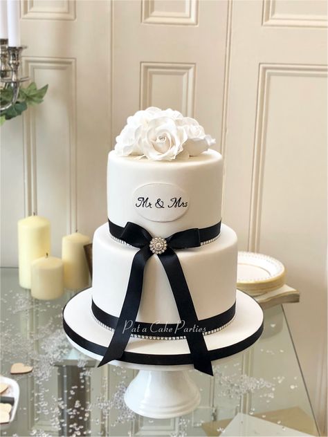 Mr And Mrs Wedding Cake Toppers, Black And White Wedding Cake Elegant, White Black And Gold Cake, Grooms Cake Ideas Simple, Two Tier Wedding Cake Elegant, 2 Tier Wedding Cakes Simple Elegant, Simple Wedding Cake 2 Tier, Simple Two Tier Wedding Cake, White And Black Wedding Cake