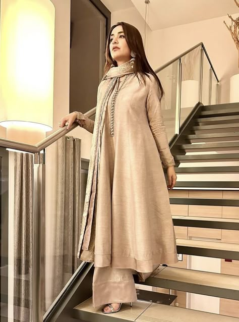 Indian Formals, Bmw 320d, Stylish Kurtis Design, Yumna Zaidi, Lace Dress Design, Desi Fits, Casual Indian Fashion, Pakistani Fashion Party Wear, Pakistani Fancy Dresses