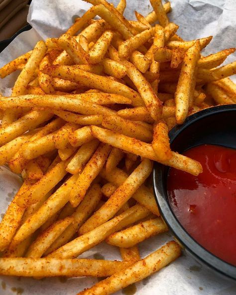 Seasoned Fries, Food Babe, Food Therapy, Yummy Comfort Food, Think Food, Deilig Mat, Food Goals, Snap Food, Food Obsession