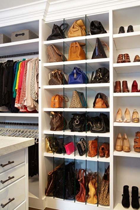 These vertical dividers for handbags are a great idea to organize your closet. Small Closet Solutions, Diy Kast, Organizar Closet, Small Closet Space, Organized Closet, Bag Closet, Walking Closet, Dream Closet Design, Beautiful Closets