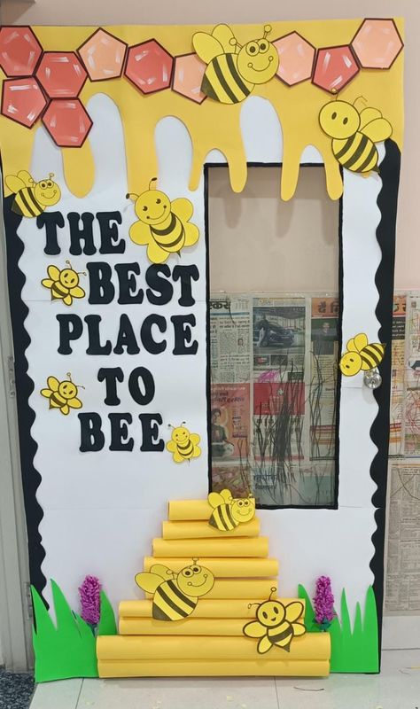 Honey Bee Door Decoration, Honey Bee Theme Classroom Decoration, Bee Theme Reading Corner, Bee Theme Door Decorations, Honey Bee Theme Classroom, The Best Place To Bee Classroom Door, Bee Bulliten Boards, Bee Theme Classroom Decoration Ideas, Honey Bee Bulletin Board Ideas