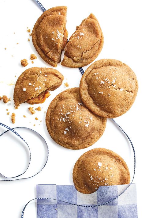 Maria Lichty's twist on the classic snickerdoodle is the perfect combination of sweet and salty, with a rich gooey center that no one can resist. Caramel Snickerdoodles, Two Peas And Their Pod, Snickerdoodles Recipe, Maldon Sea Salt Flakes, Salted Carmel, Snickerdoodle Recipe, Bunny Cookies, Sprinkle Cookies, Cookie Calories