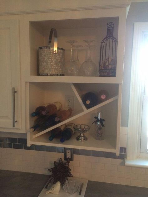 Most people have their microwave over the stove, so look what this woman put here instead. Closet Door Makeover Ideas, Diy Closet Door Makeover, Door Makeover Ideas, Easy Diy Closet, Diy Closet Door, Pantry Can Organization, Boat Living, Kitchen Big, Microwave Cabinet