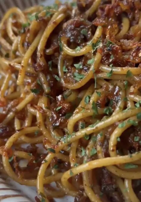 Garlic Chilli Pasta by hey_renu | Quick & Easy Recipe | The Feedfeed Garlic Chili Oil Pasta, Sweet Chili Pasta, Chili Pasta Recipe, Chilli Pasta, Garlic Pasta Recipe, Lamb Pasta, Garlic Pasta Sauce, Chili Pasta, Creamy Spaghetti