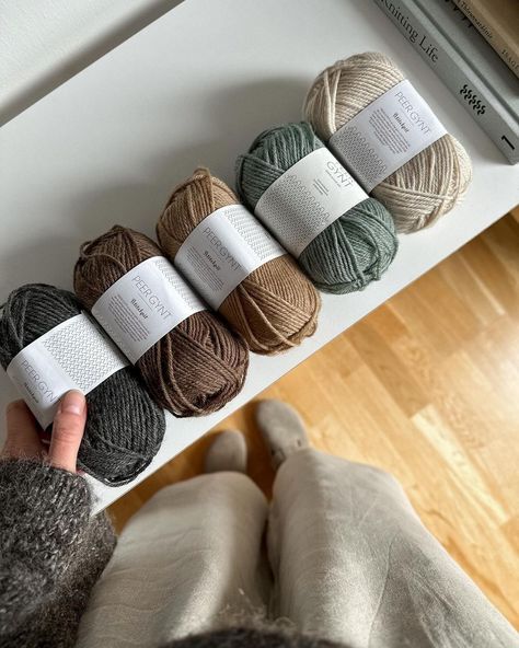 Patricia Bagienski - Grandits (@strick.yoga) | Profil Instagram Tejer Aesthetic, Crochet Asthetic Picture, Crafty Aesthetic, Crocheting Aesthetic, Aesthetic Knitting Ideas, Knit Aesthetic, Yarn Aesthetic, Crochet Instagram, Knitting Room