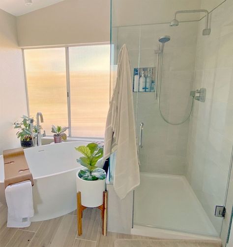 Tub In Small Bathroom, Small Bathroom With Freestanding Tub, Tub In Bathroom, Corner Freestanding Bathtub, Bathroom With Freestanding Tub, Small Freestanding Tub, Small Soaking Tub, Small Freestanding Bath, Corner Soaking Tub