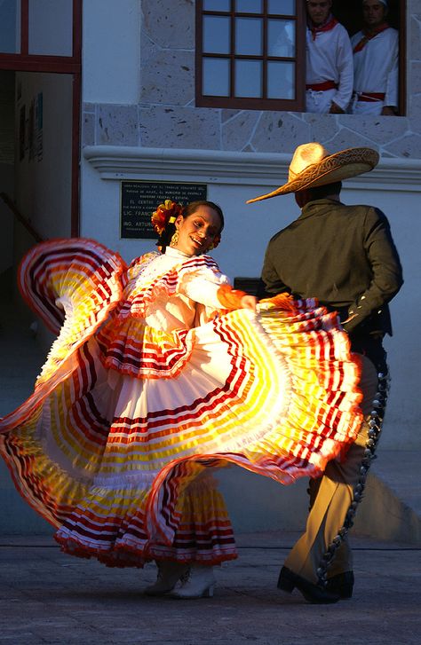 basked in last sun-ray | ballet folklorico - Centro Cultural… | Flickr Folklorico Dresses, Mexican Folklore, Ballet Folklorico, Mexican Culture Art, Hispanic Culture, Edc Outfits, Mexican Heritage, Mexico Culture, Mexican Dress