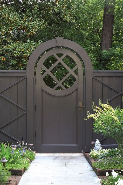 Front Yard Fence Ideas Craftsman, French Garden Doors, Garden Gate Door Ideas, European Fence Design, Front Fences And Gates, Wooden Garden Gates Ideas, Front Door Patio Ideas, Arched Garden Gate, Fence Gate Ideas