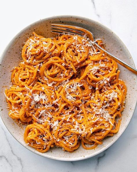 Roasted Red Pepper and Goat Cheese Pasta — Kale Me Maybe Roasted Red Pepper Goat Cheese, Red Pepper Goat Cheese, Cauliflower Rice Risotto, Goat Cheese Pasta, Gluten Free Lasagna, Goat Cheese Recipes, My Favorite Food, Pasta Water, Pepper Pasta