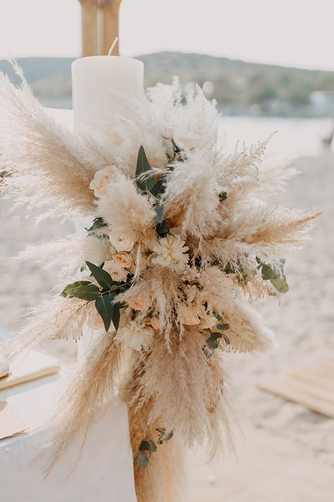 Boho Chic Bouquet, Boho Chic Beach Wedding, Beach Wedding Shower, Chic Beach Wedding, Boho Wedding Arch, Champagne Wedding Colors, Beach Wedding Arch, Curvy Wedding, Dream Beach Wedding