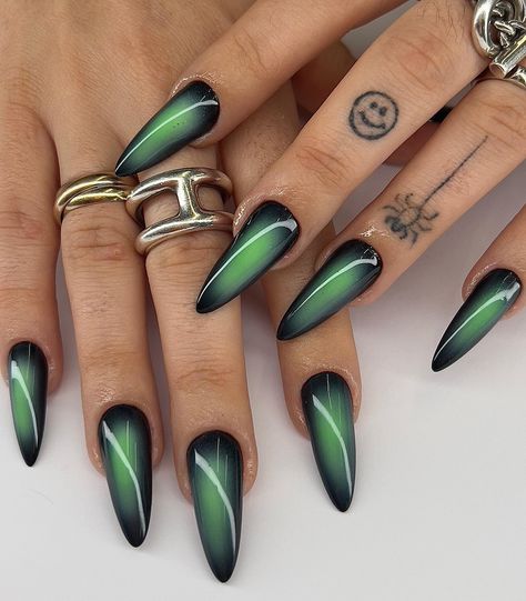 SALOMÉ 😈 NAIL ARTIST | Space aura for @julieferrat 👽💚 #nails #nailart #gelx #apresnails #nailartist #thegelbottle #auranails | Instagram Poison Ivy Nails, Dark Green Nail, Green Nail Design, Ivy Nails, Halo Nails, Dark Green Nails, Chrome Nails Designs, Hippie Nails, Airbrush Nails