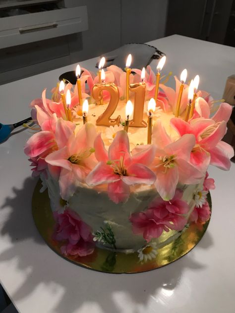 20th Party Ideas, 22nd Birthday Ideas, 23rd Birthday Cake, Flower Birthday Cake, 21st Bday Ideas, 20th Birthday Party, Birthday Babe, 19th Birthday, 22nd Birthday