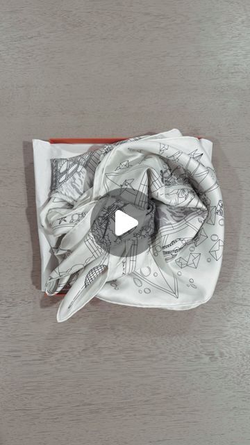 Silk Scarf Tutorial, Hermes Scarf Tying, Scarf Hacks, Scarf Wearing, Hermès Scarf, Tie Scarves, Ways To Tie Scarves, Scarf Ideas, Scarf Tutorial