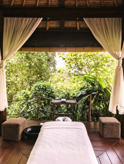 Best Spas in Bali Ubud Spa, Massage Room Design, Spa Massage Room, Bali Spa, Massage Room Decor, Dreams Spa, Spa Interior Design, Healing Room, Spa Rooms