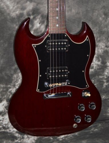 Red Gibson Guitar, Gibson Sg Cherry Red, Cherry Red Electric Guitar, Cherry Red Guitar, Maroon Guitar, Bass Guitar Red, Guitar Things, Dream Guitar, Instrument Design