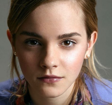 emma watson | Flickr - Photo Sharing! Emma Watson Eyebrows, Emma Watson Wallpaper, Grow Eyebrows Thicker, Minimalist Beauty Routine, Bold Eyebrows, Emma Watson Pics, Thick Hair Remedies, How To Grow Eyebrows, Thick Brows