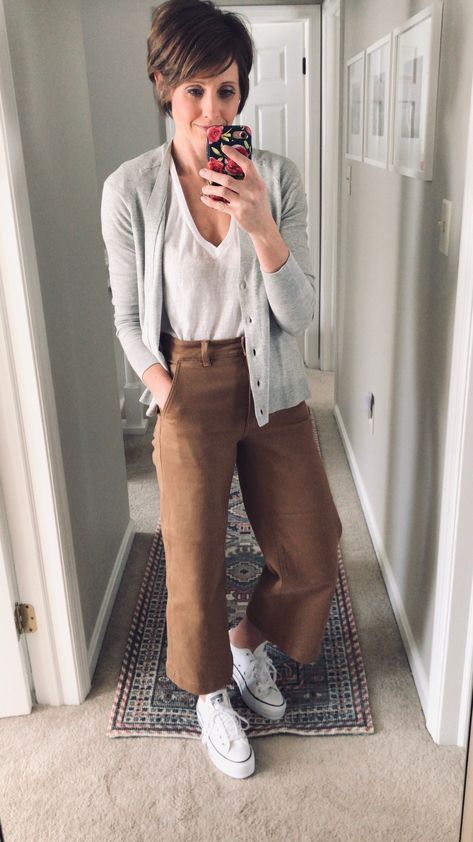 How to Style: Everlane Wide-Leg Cropped Pants | A Lovely Living Wide Leg Pants Fall Outfit, Crop Wide Leg Pants Outfit, Wide Leg Crop Pants Outfit, Wide Leg Cropped Pants Outfit, Wide Leg Pant Outfit, Cropped Pants Outfit, Cropped Jeans Outfit, Teacher Ootd, Wide Leg Pants Outfit