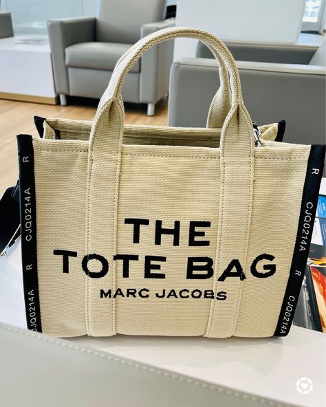 Today is my first time actually carrying this bag and it is love for me! It fits a ton, it’s comfortable, and it still looks cute! Btw, this is the Small, but it also comes in a Mini and Large. #marcjacobstote #marcjacobsthetotebag #marcjacobstravelertote #bagoftheday #besttote #LTKtravel #LTKstyletip #LTKworkwear Shop your screenshot of this pic with the LIKEtoKNOW.it shopping app http://liketk.it/3jjbf #liketkit @liketoknow.it Tote Bag Organizer, Marc Jacobs Tote, Girly Bags, Fancy Bags, Luxury Purses, Marc Jacobs Bag, The Tote Bag, Pretty Bags, Cute Purses