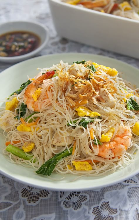 Bihun Goreng, Spring Cleanse, Singapore Style, Masakan Malaysia, Vermicelli Recipes, Cibo Asiatico, Arroz Frito, Ayam Bakar, Fried Noodles