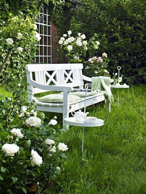 White Bench, Cozy Backyard, Moon Garden, Have Inspiration, Romantic Garden, White Gardens, Garden Seating, Gorgeous Gardens, Garden Bench