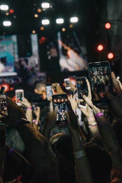 Influencer Marketing 2.0: The Evolution of Influencer Strategies for Authentic Brand Collaborations Generation Z, Focus Photography, Learning Photography, Real Followers, Instagram Growth, Event Marketing, Influencer Marketing, Instagram Video, Stock Market