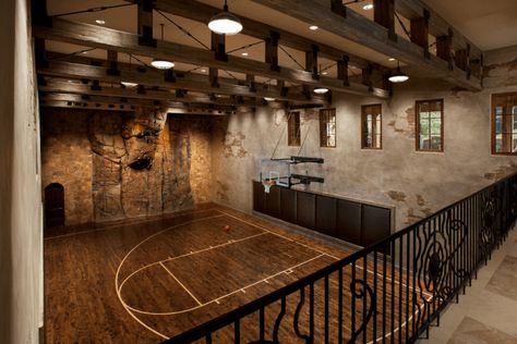 homes with indoor basketball courts est interior design court Indoor Sports Court, Home Basketball Court, Home Climbing Wall, Basketball Ideas, Indoor Basketball Hoop, Urban Industrial Decor, Outdoor Basketball Court, Indoor Basketball Court, Ultimate Man Cave