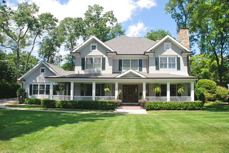 Cottage Facade, Colonial Home Design, Porch Styles, Exterior House Remodel, Colonial Home, Dream Life House, Suburban House, American Houses, American House