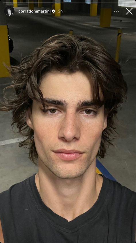 Strong Jawline, Men Haircut Curly Hair, Mens Hairstyles Medium, Wavy Hair Men, Mens Hairstyles Thick Hair, Medium Long Hair, Corte De Cabelo Masculino, Aesthetic Guys, Long Hair Styles Men