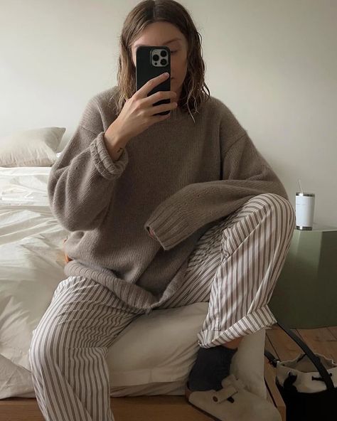 6 Los Angeles Trends to Try for Spring | Who What Wear Socks Over Leggings, Brittany Bathgate, Striped Pajama Pants, Cosy Jumper, Longline Jacket, Striped Pyjamas, Autumn Clothes, Cashmere Jumper, Ribbed Knit Dress