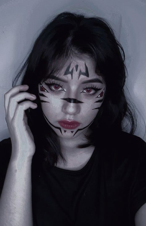 #sukuna #makeup #jujutsunokaisen #ispiration #anime "Even if the parts of me that are inside you die, eighteen other fragments of my soul remain". Eyeliner Anime, Sukuna Makeup, Anime Tutorial, Makeup Inspo, Eyeliner, Halloween, Makeup, Anime, Quick Saves