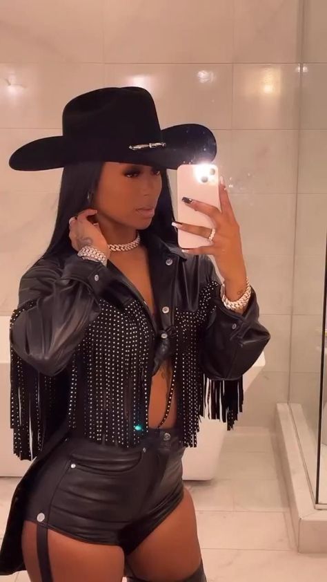 Jayda Wayda Cowgirl Outfit, Cowgirl Megan Thee Stallion, Rodeo Party Outfit, Glam Cowgirl Outfit, Hot Cowgirl Outfit, Beyonce Tour, Beyoncé Concert, Traje Cowgirl, Dess Dior