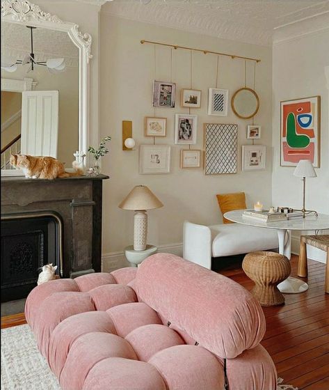 ♡ Relaxing Living Room, Parisian Decor, Parisian Interior, Black Fireplace, Pink Sofa, Design Salon, Eclectic Living Room, Parisian Apartment, Style Deco