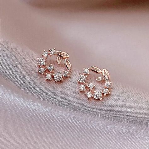 Newpretty!! Dainty Wreath Stud Earrings With Tiny Cz's In Rose Gold Plating. Post Backings With Lock Closures. Perfect For Yourself Or As A Gift. Very Unique And Different. Shiny And Brilliant. Suitable For All Occasions. Suitable For All Ages. Nwt Mini Studs Earrings Gold, Studs Diamond Earrings, Diamond And Gold Earrings, Small Gold Tops Designs, Gold Studs Earrings Indian Small, Small Gold Earrings Indian, Ear Tops Gold Indian, Second Stud Earrings, Gold Tops Earrings